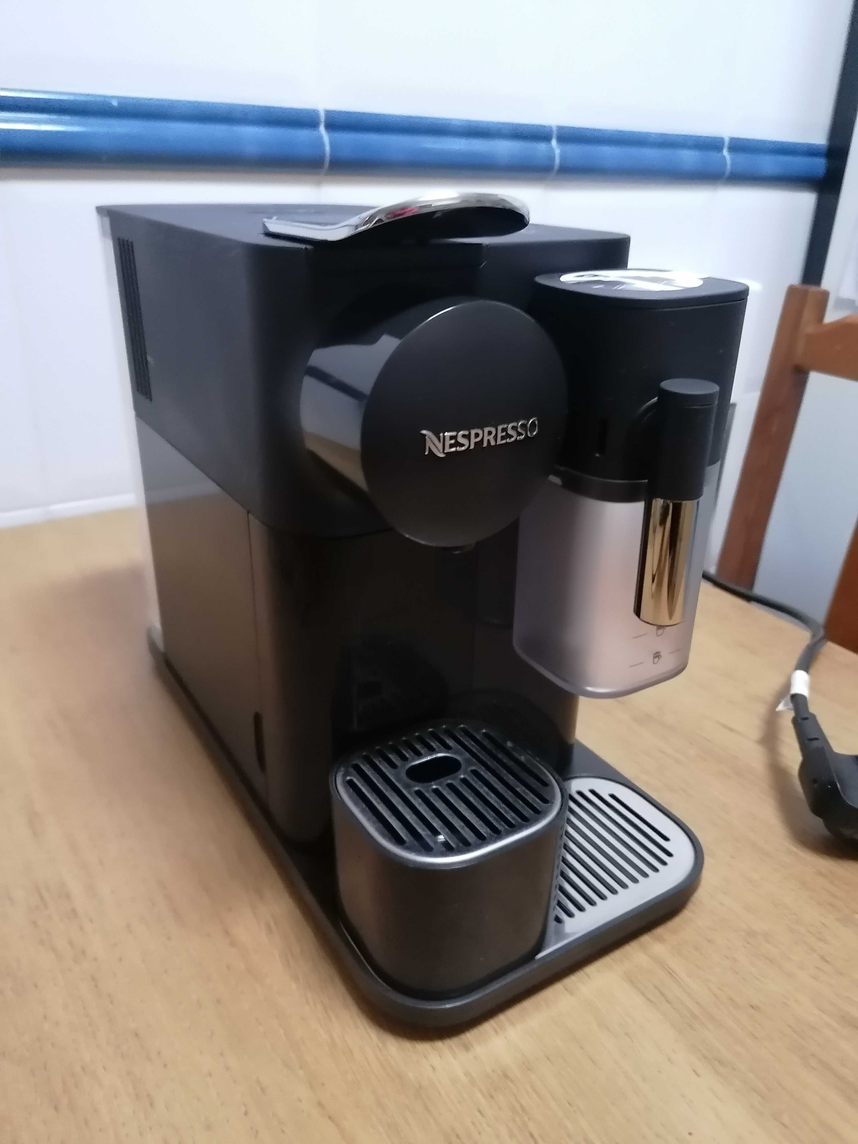 Máquina café Lattissima one shadow black