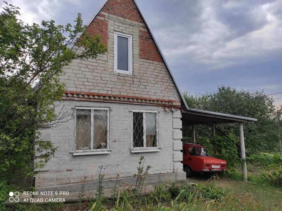 Садовий будинок з ділянкою