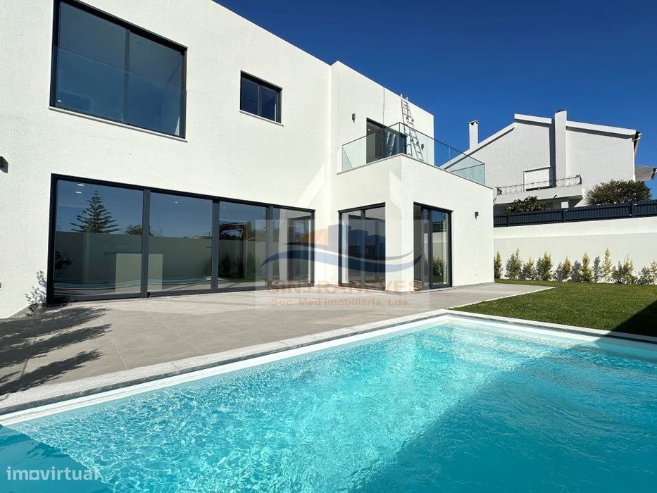 Viva com Conforto: Moradia T4 Exclusiva em Barcarena com Piscina