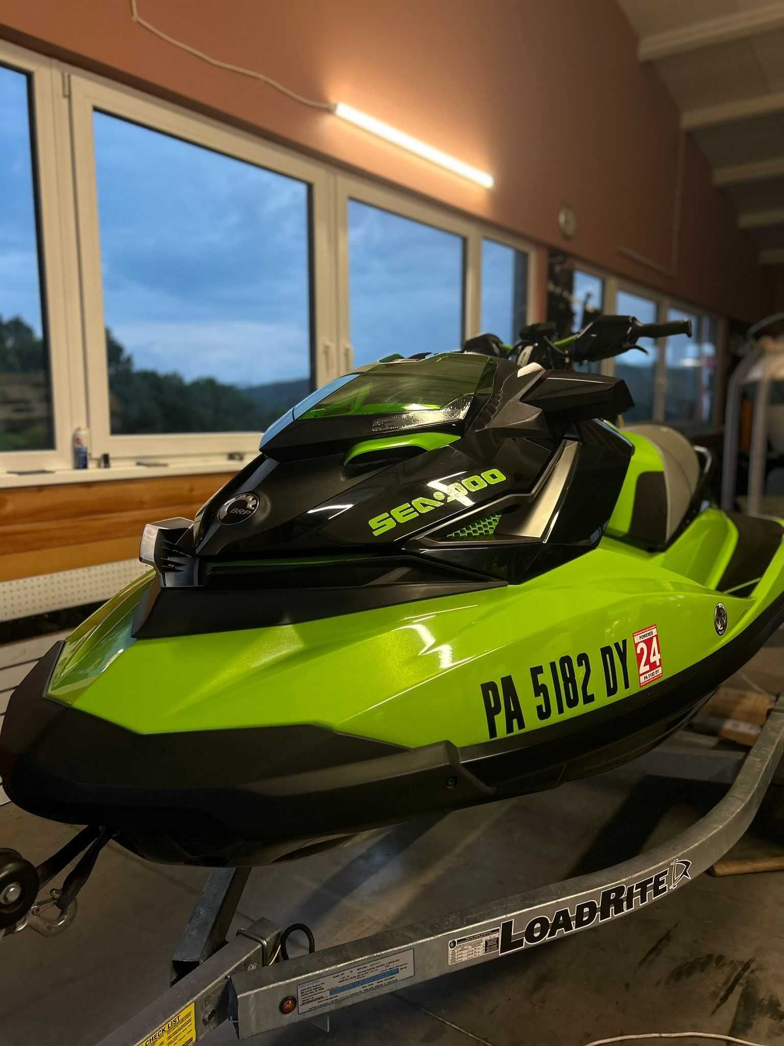 Skuter Wodny Sea-Doo RXP X 300, 2020, 23 mth z przyczepą