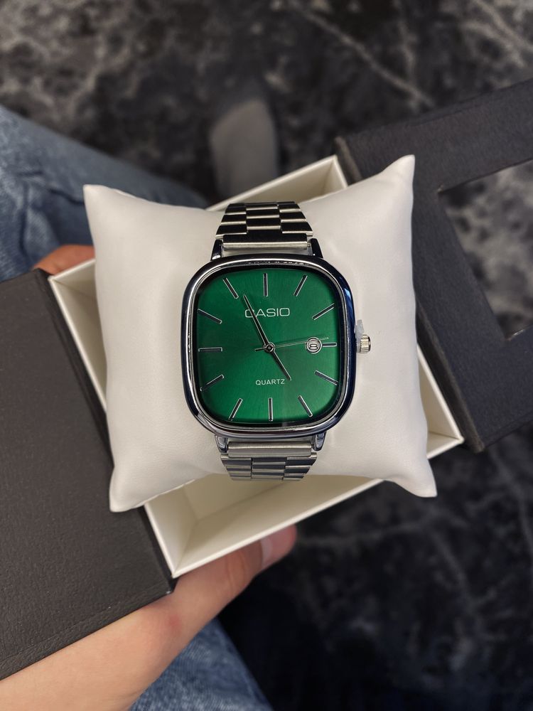 Зелений класичний годинник Casio