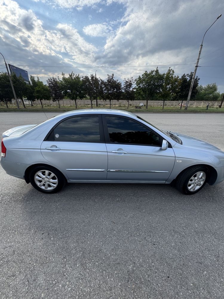 Продам Kia Cerato 2.0