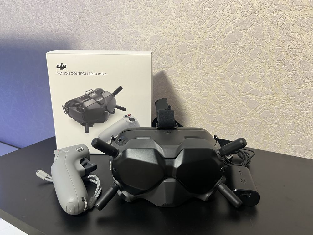 комплект DJI goooles V2 та DJI MOTION 2 CONTROLLER