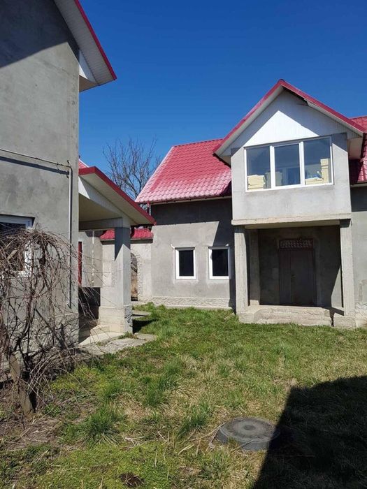 Продається господарство та магазин.