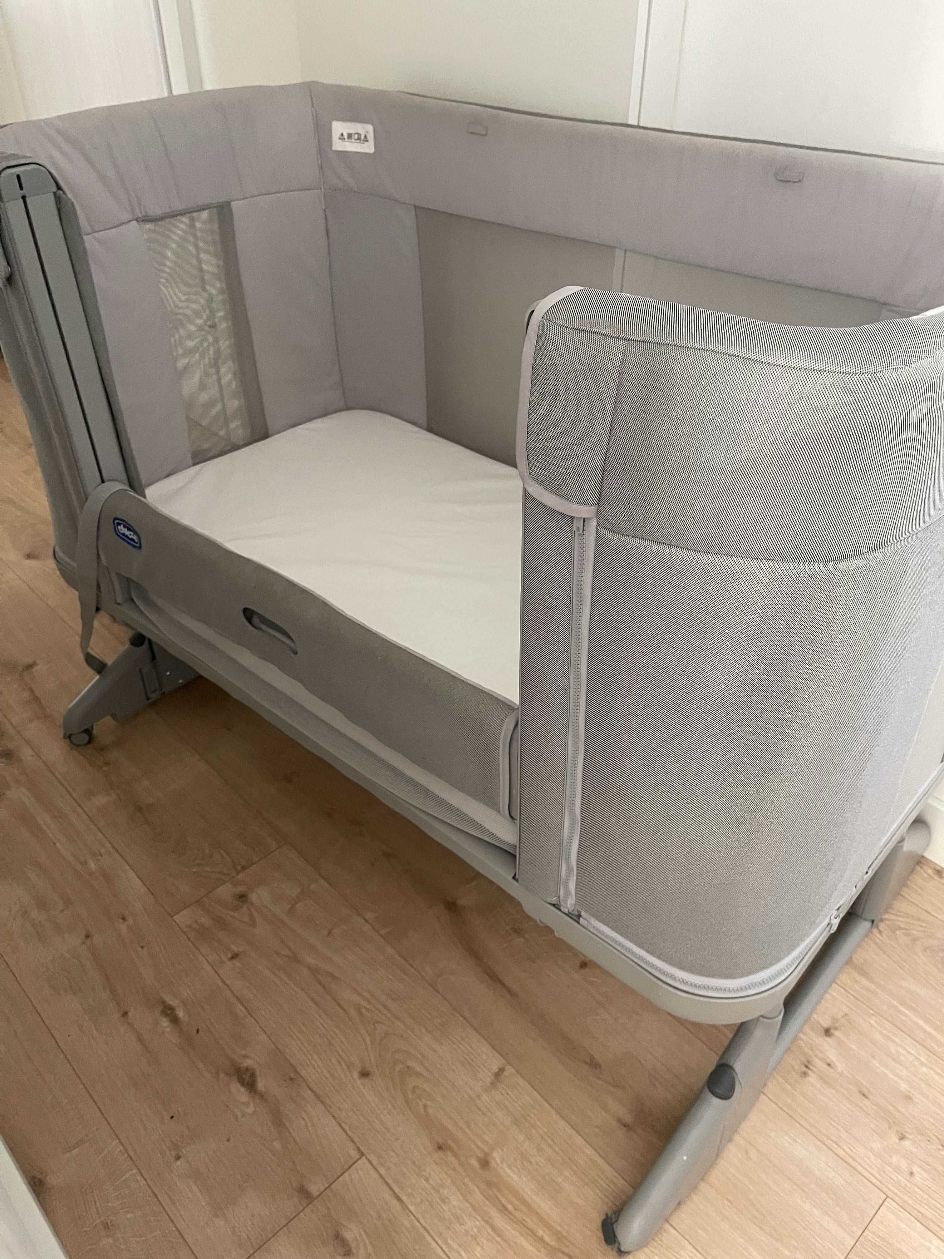 Cama Chicco Next2Me Forever cinza