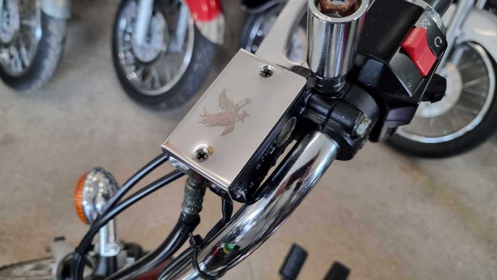 Nakładka, osłona zbiorniczk płynu hamul do Yamahy Dragstar XVS 125 cm