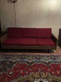 Продам диван -софа.Раскладываеся шириной 1м 40 см.Выдвигается .