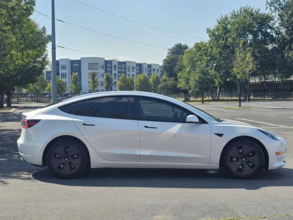 Tesla Model 3 Long Range      2023