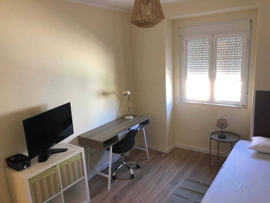 Quarto Individual | Algés | Contrato | Limpeza Semanal incluida