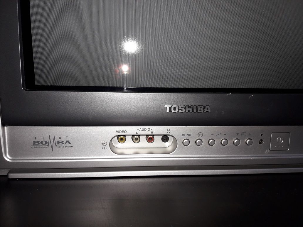 Телевизор Toshiba Bomba с плоским экраном