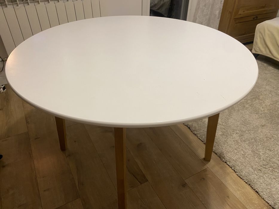 Stół biały JYSK tanio
