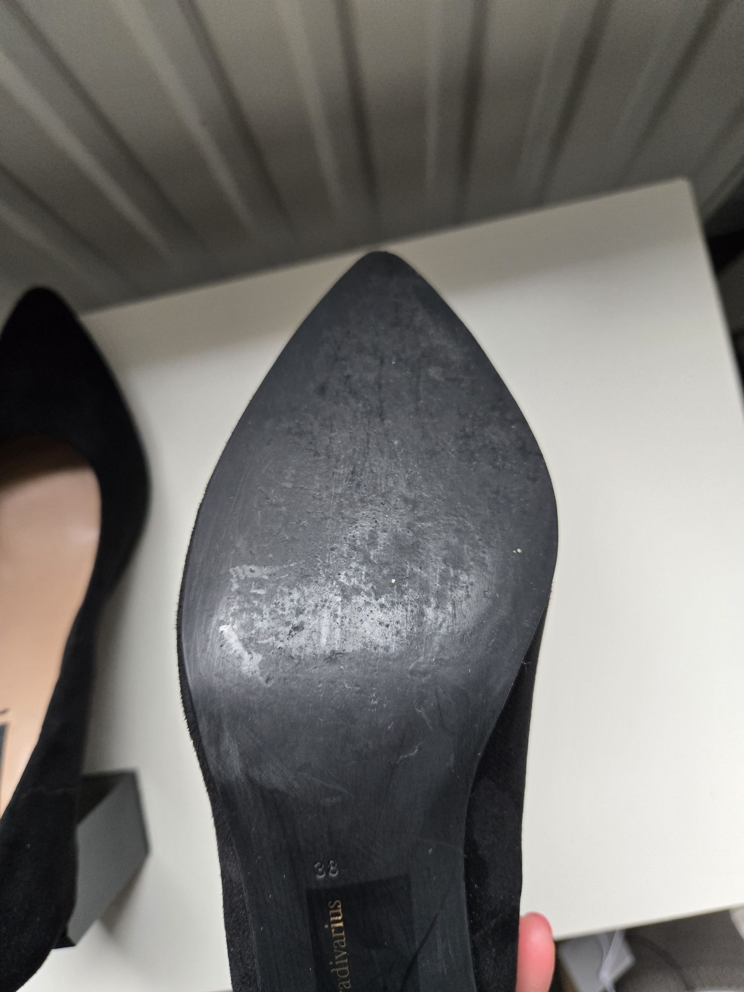 Czarne buty na słupku, Stradivarius rozm. 38