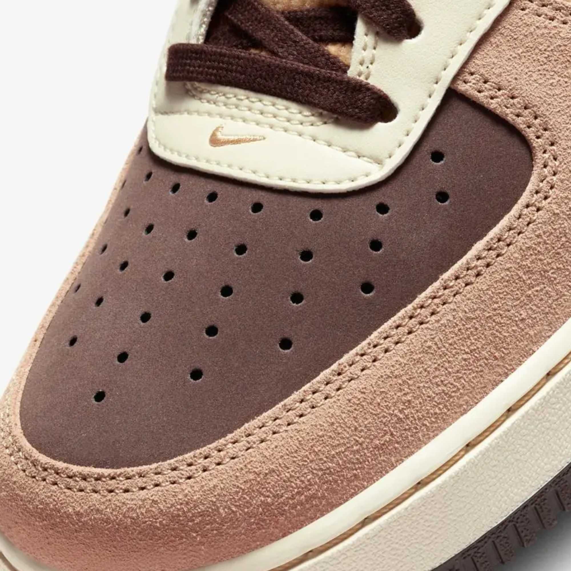ОРИГІНАЛ Nike Air Force 1 Low LV8 EMB (FB8878-200) кроссовки мужские