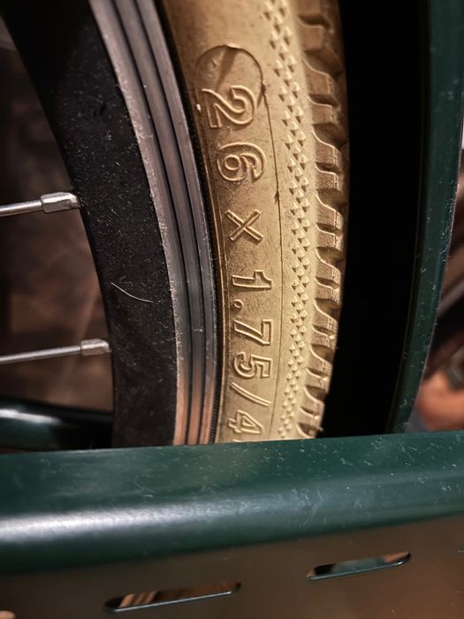 Bicicleta Electrica "Urban Lady" verde escura, celim e punhos em pele