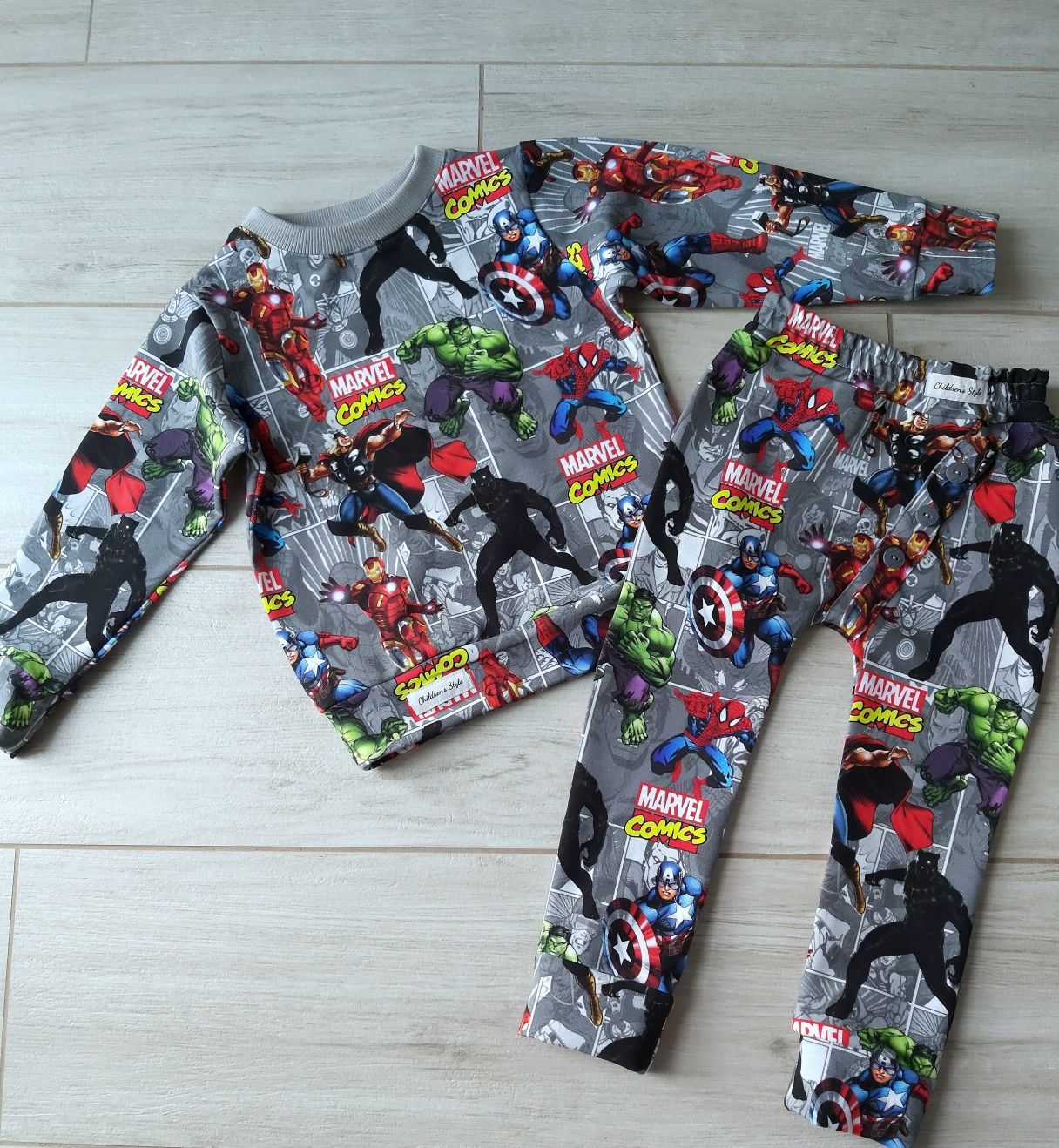 dres, bluza,spodnie, dinozaury,  spiderman, batman, straż pożarna