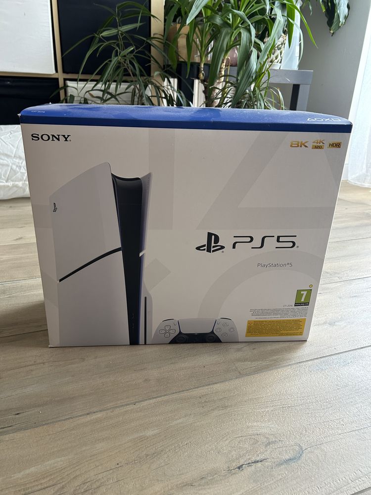 Konsola PlayStation 5 PS5+Dwa pady+Fifa2024