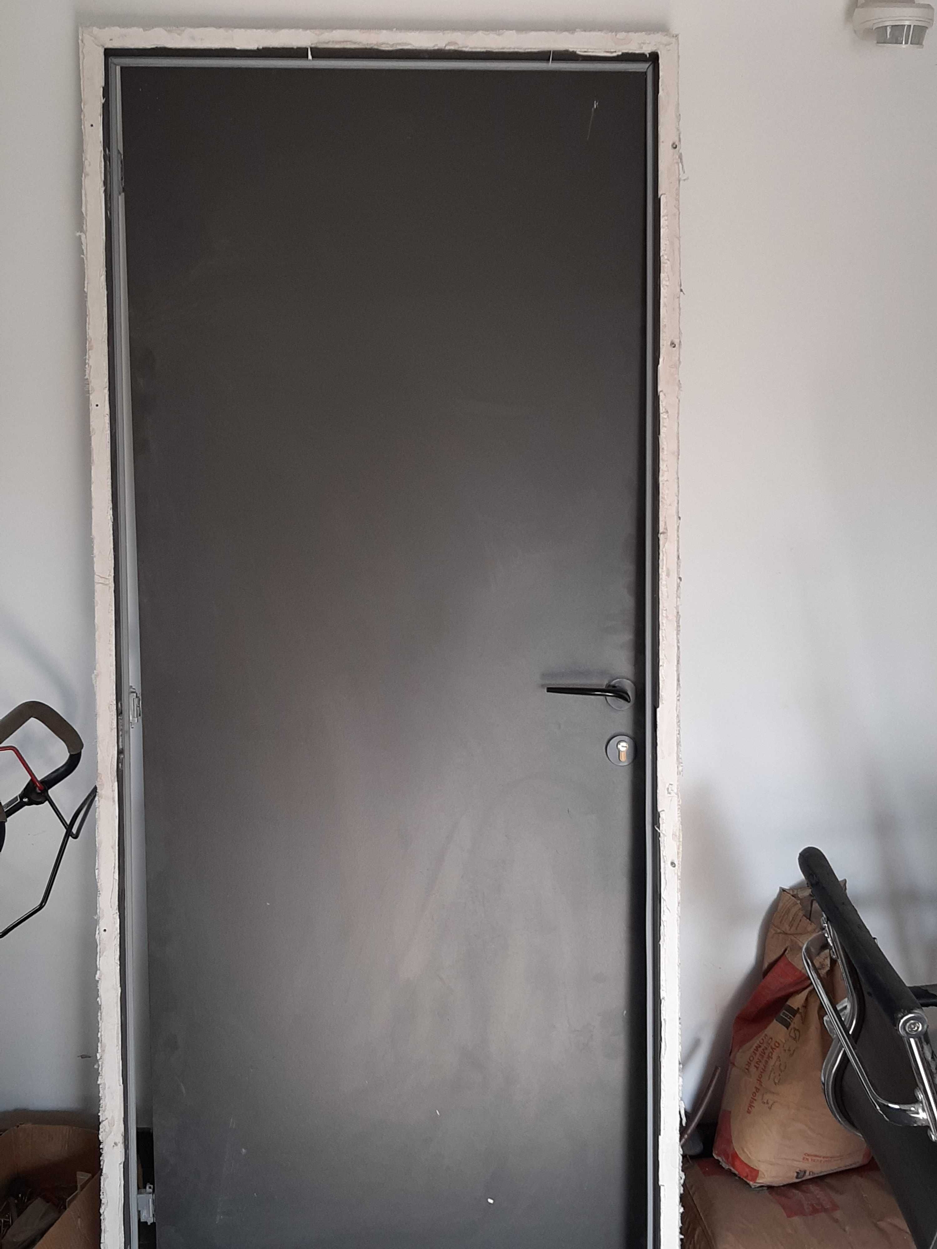 Drzwi Harmony PolSkone bezprzylgowe, niewidoczne malowane w kol ściany