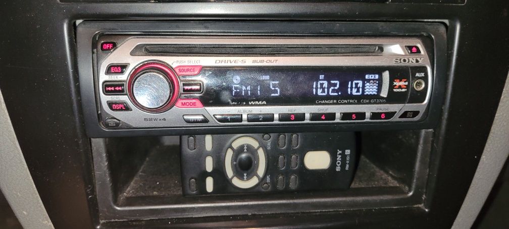Продам автомагнитолу sony