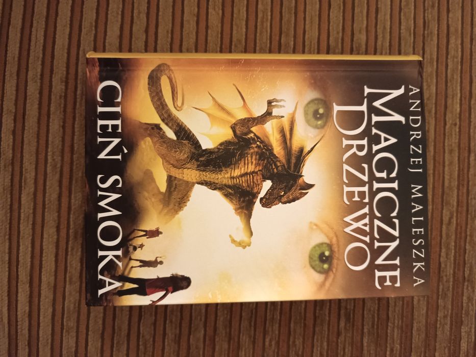 Magiczne drzewo cień smoka