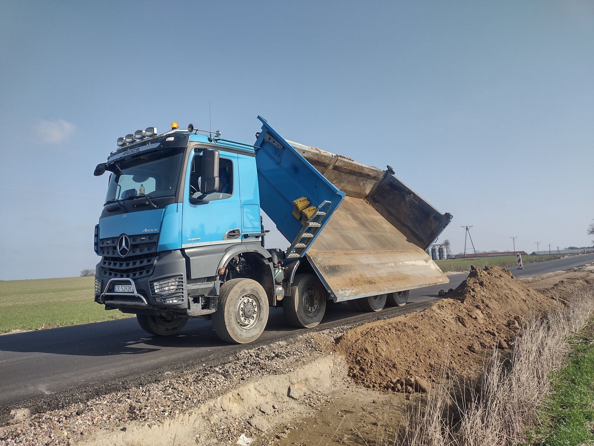 Usługi transportowe wywrotki 6x6 8x6 ziemia piasek glina gruz wywóz