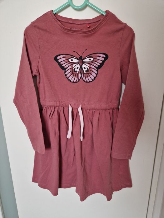 Śliczna sukieneczka z motylkiem