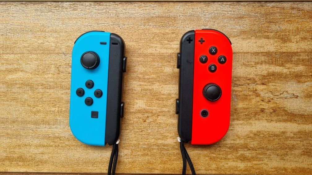 Joycons e Acessórios Comandos Nintendo Switch Vermelho e Azul