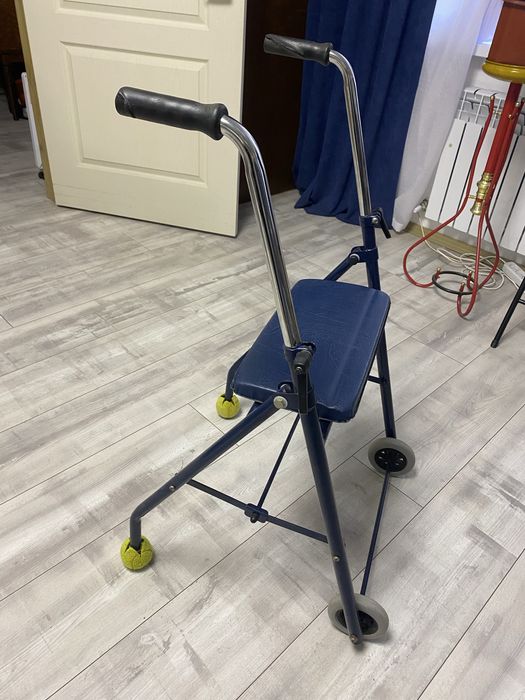 Ходунки для пересування людей з внвалідністю