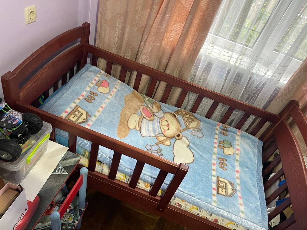 Срочно продам детскую кровать с матрасом