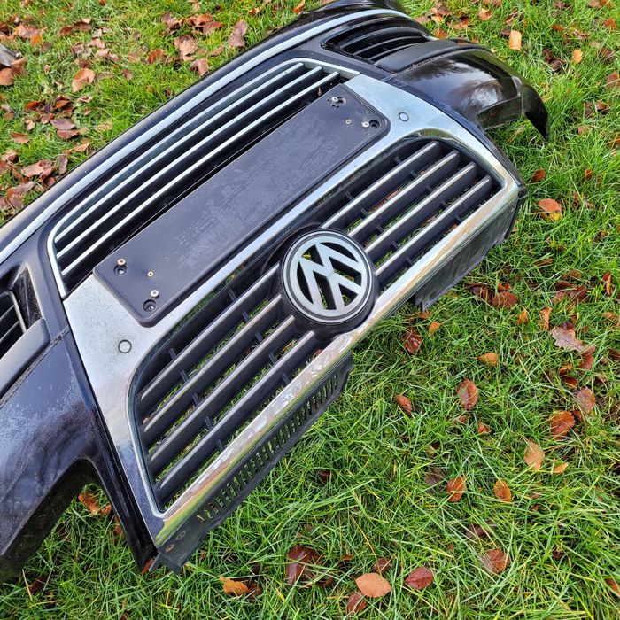 Zderzak przód z czujnikami parkowania vw vw passat b6 2008r LC9X