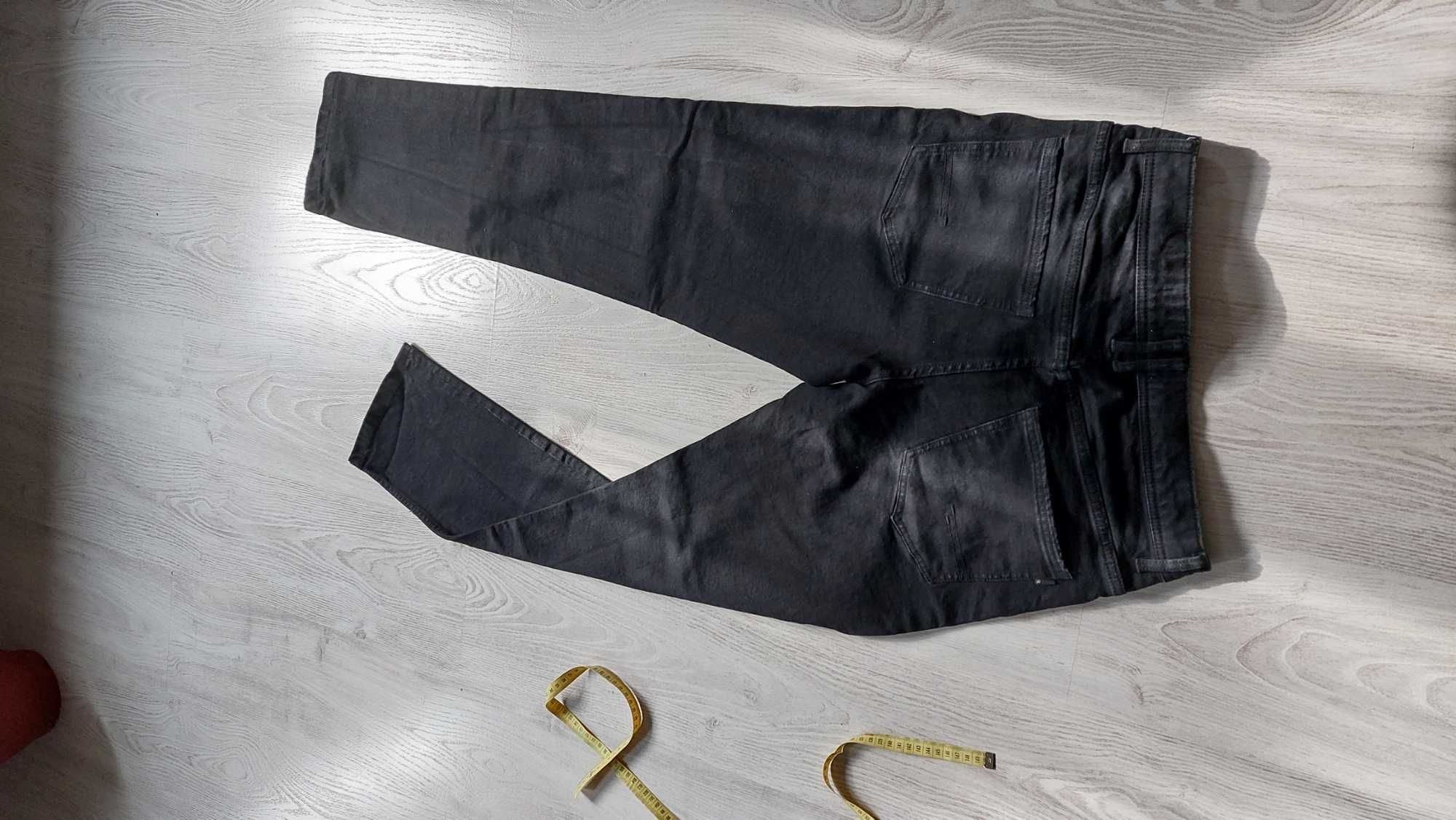 Czarne jeansy Reserved regular 32/34