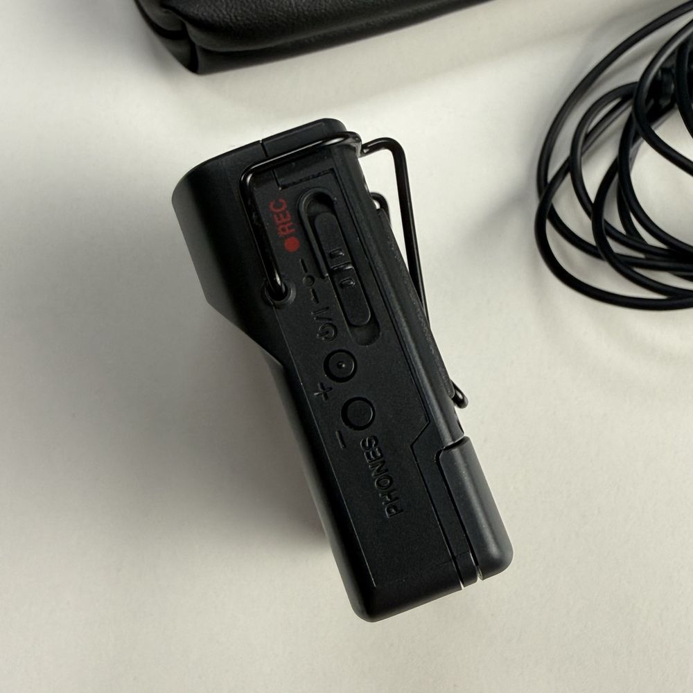 Рекордер Tascam DR-10l с петличным микрофоном