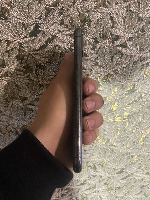 Айфон 10 Х в хорошем состояни.