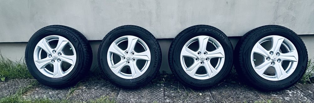Komplet kół  zimowych Toyota Yaris 2024 r  185|65/R15 88T
