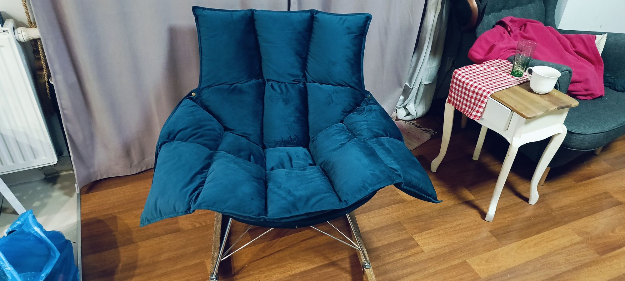 Fotel bujany Lieslie granatowy welur 90x102x85cm