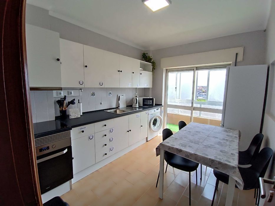 Quarto de Solteiro Mobilado para Arrendamento - Alhos Vedros