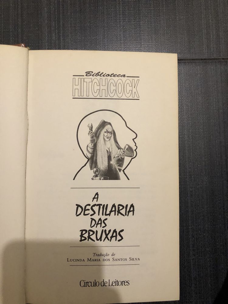 Livro de titulo: A destilaria das bruxas