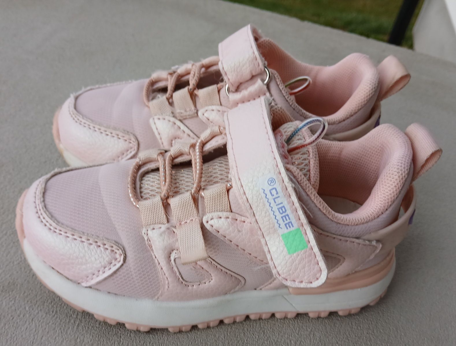 Adidasy dla dziewczynki r.29