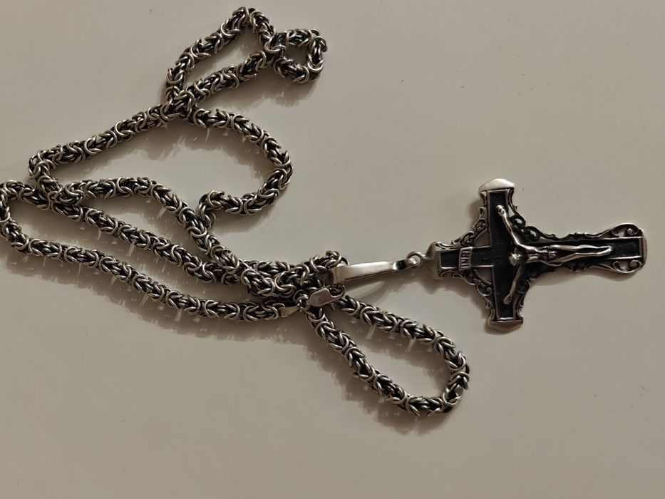 Sprzedam męski srebrny łancuszek próby 925 z krzyżem