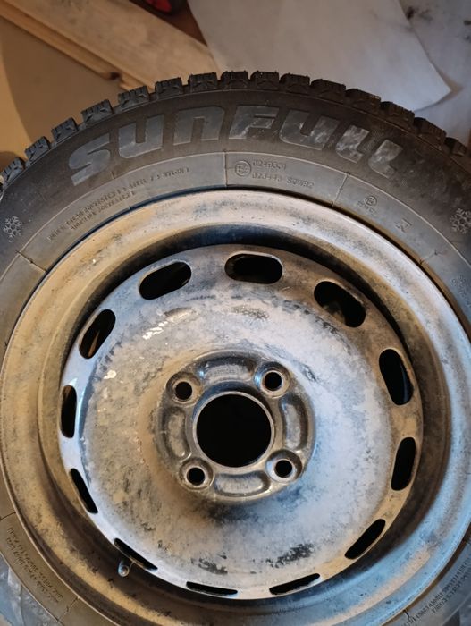 Prawie nowe opony zimowe + felga 175/65R14