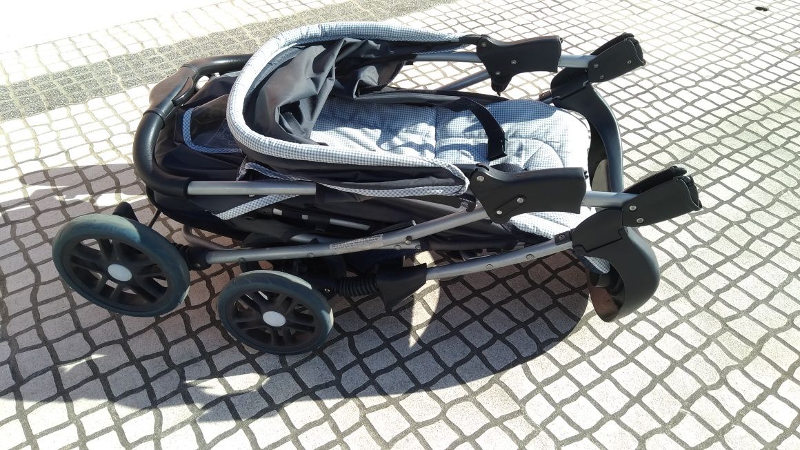 Carro de bebé de passeio