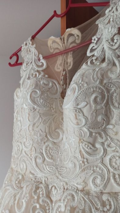 Kremowa suknia ślubna piekna