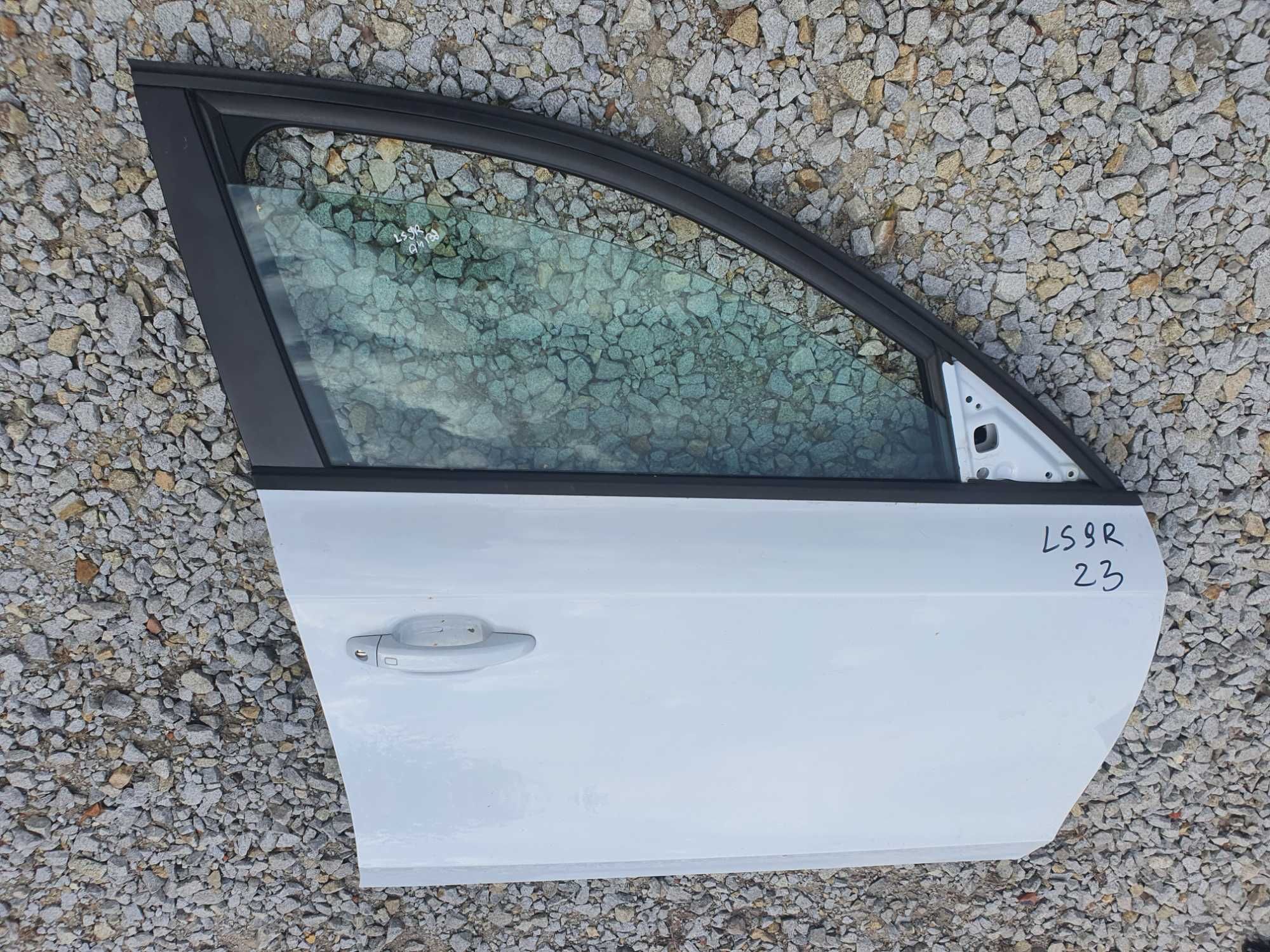 Audi A4 B8 drzwi prawy przód kolor LS9R 23 AL