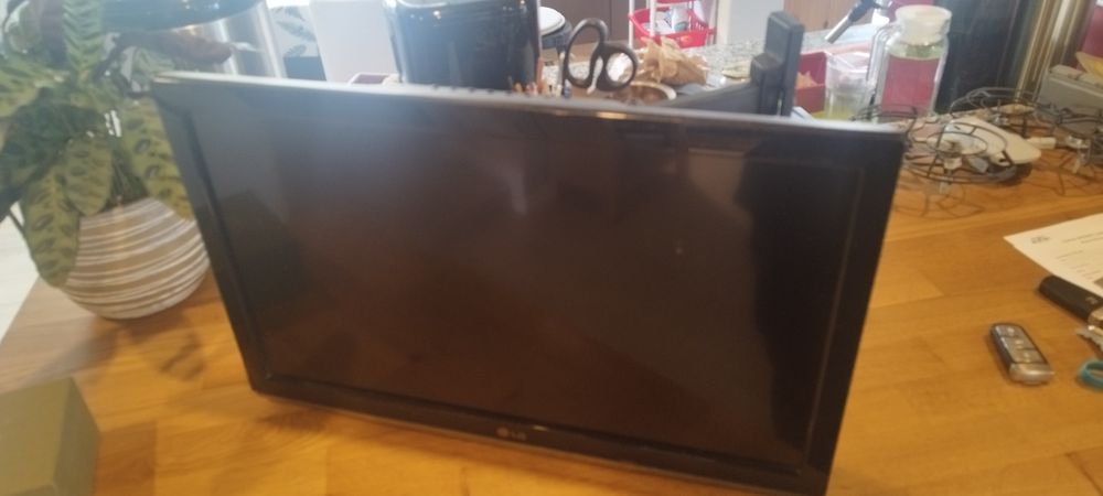 Tv com suporte de parede