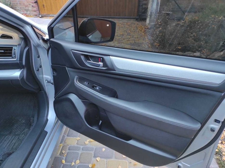 Subaru Legacy в ідеальному стані з малим пробігом