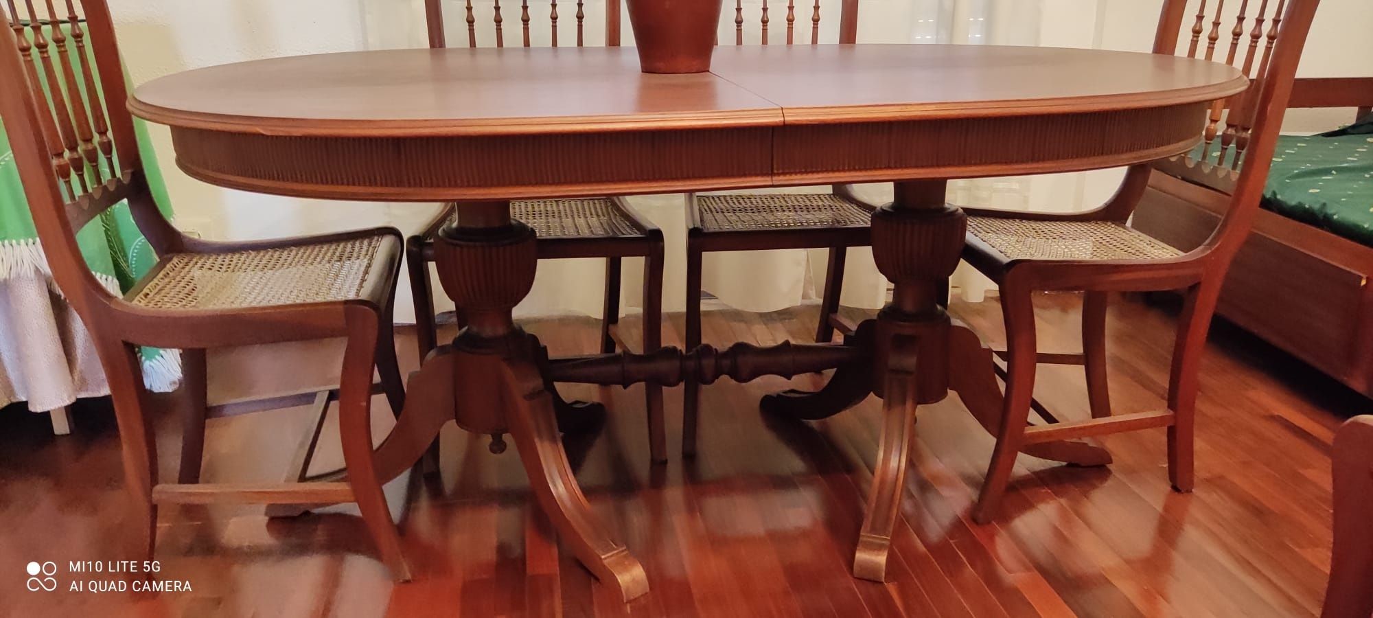 Mesa de Sala de Jantar Pé de Galo