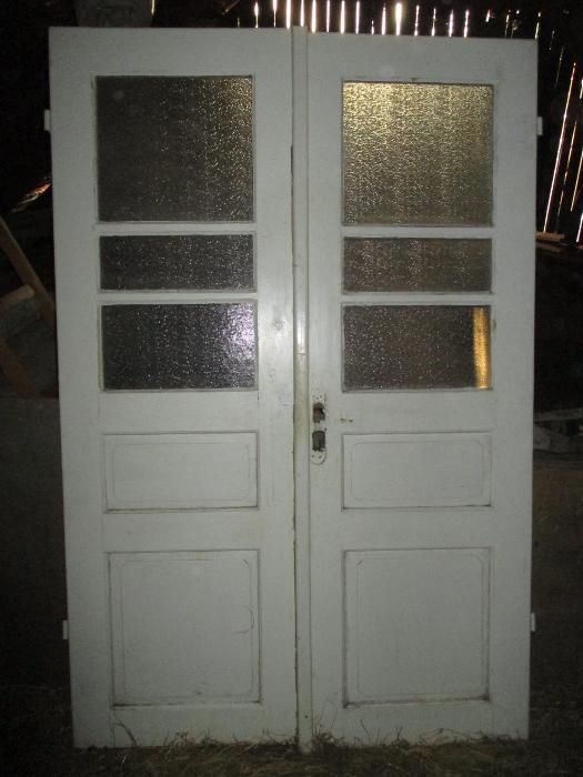 Деревяные двери со стеклами