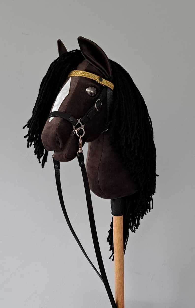 Hobby Horse A4 BRĄZOWY, GNIADY + łata + rzęsy, konik na kiju