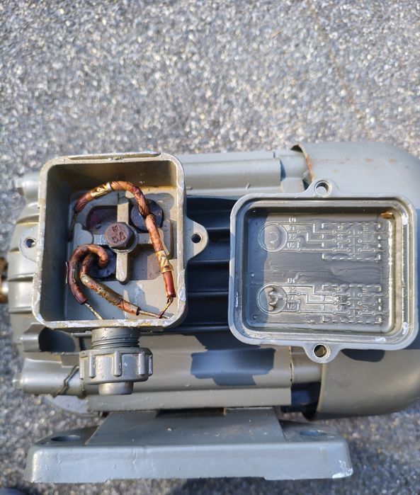 Электродвигатель 220v 50 Hz 750 об/мин. 6,5 А