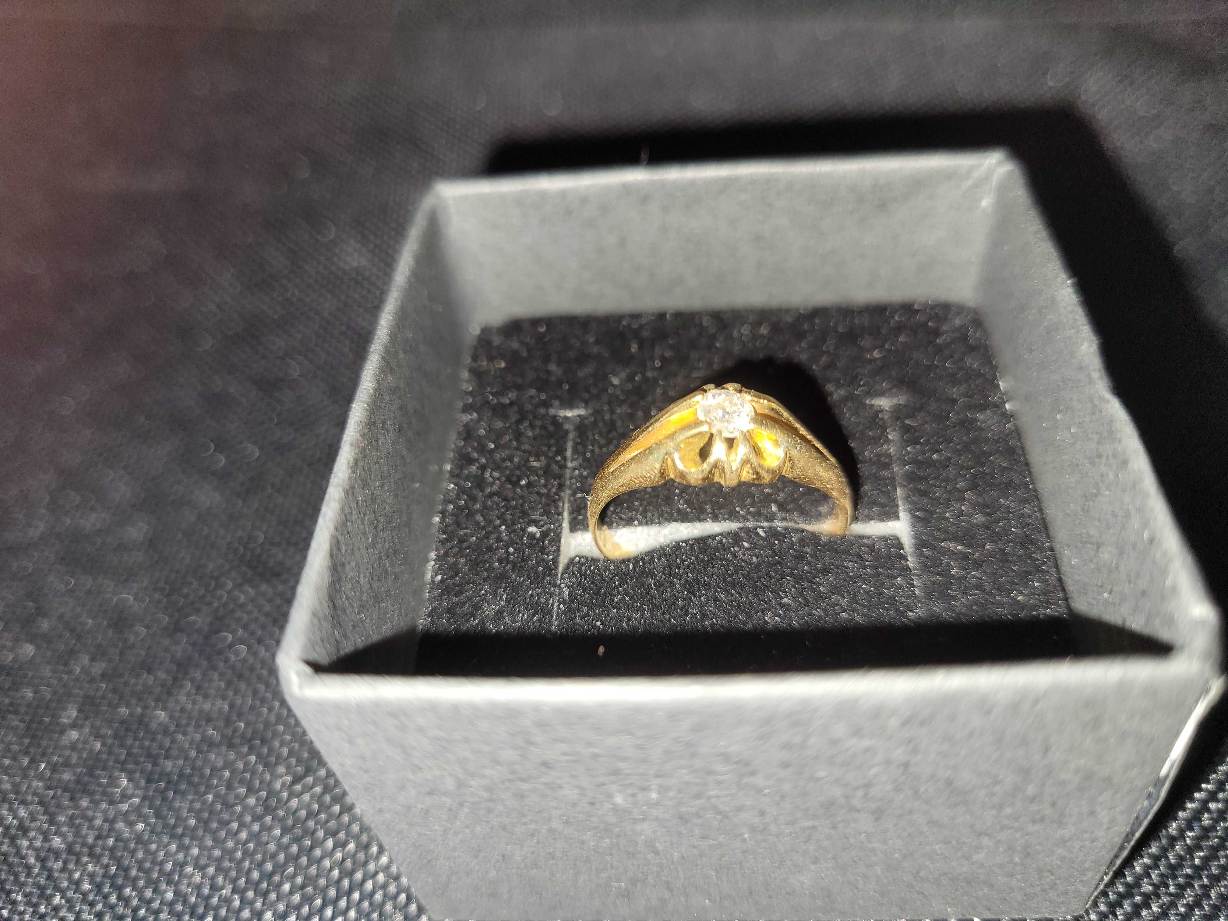 Złoty pierścionek z diamentem 0.18ct p.750 certyfikat -50% Skup złota