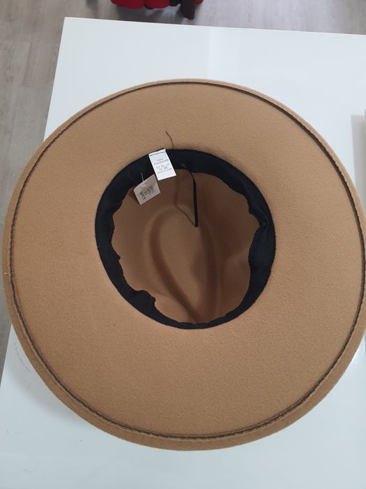 Chapéus de lã várias cores